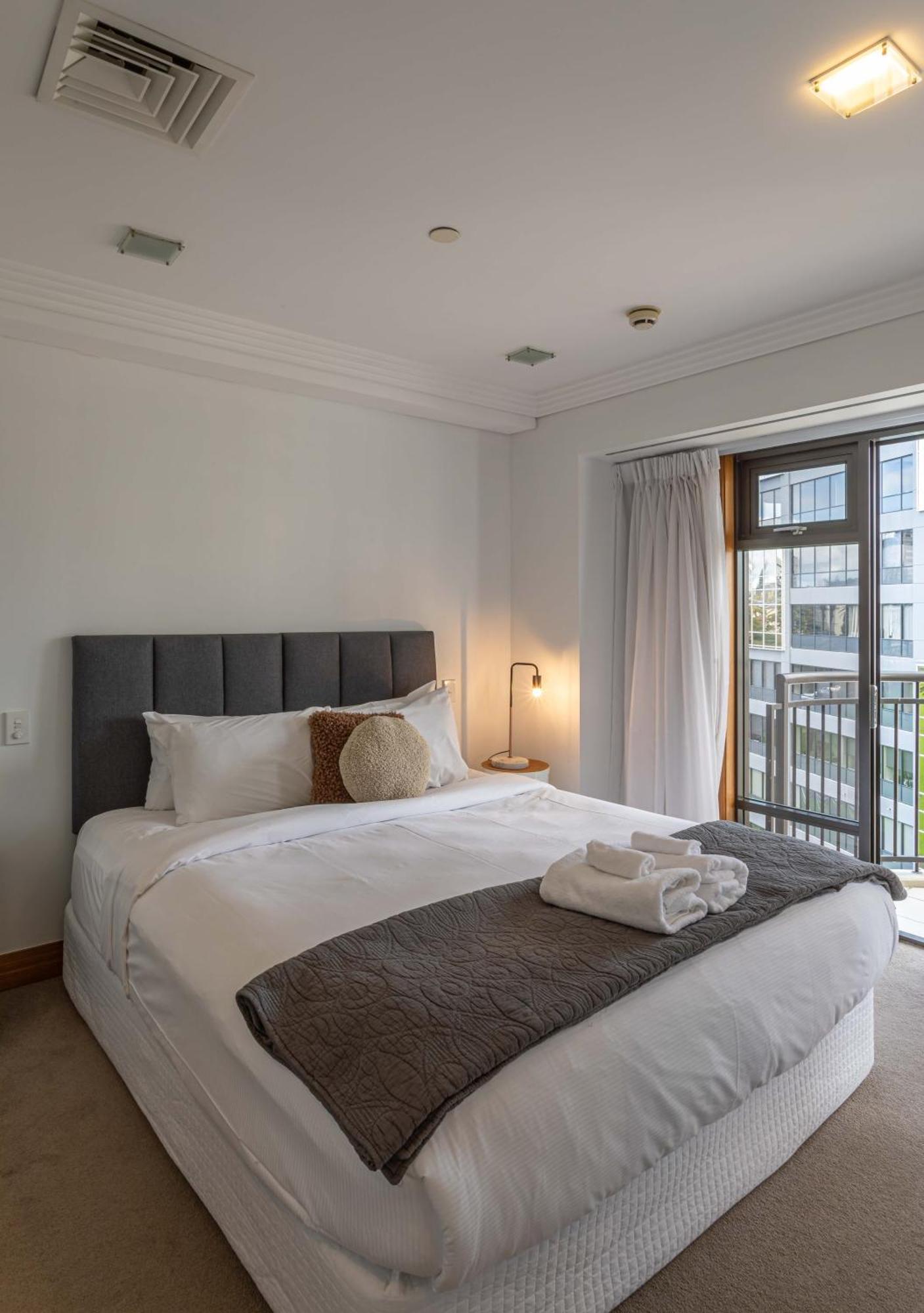 Retreat W. Modern Comforts *